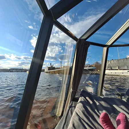 Botel Aurora Hut *